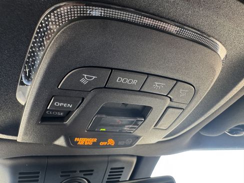 Certified 2025 Toyota Crown Signia image 31