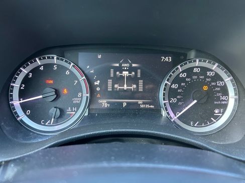 Used 2023 Toyota Highlander XLE AWD/4WD image 25
