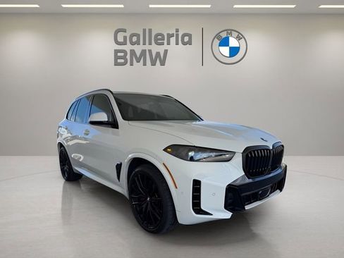 Used 2025 BMW X5 sDrive40i w/ M Sport Package image 3
