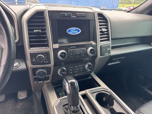 Used 2019 Ford F150 Lariat w/ Equipment Group 502A Luxury AWD/4WD image 13