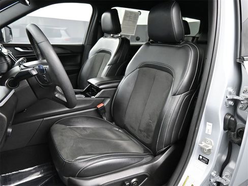 Used 2023 Jeep Grand Cherokee L Laredo image 18