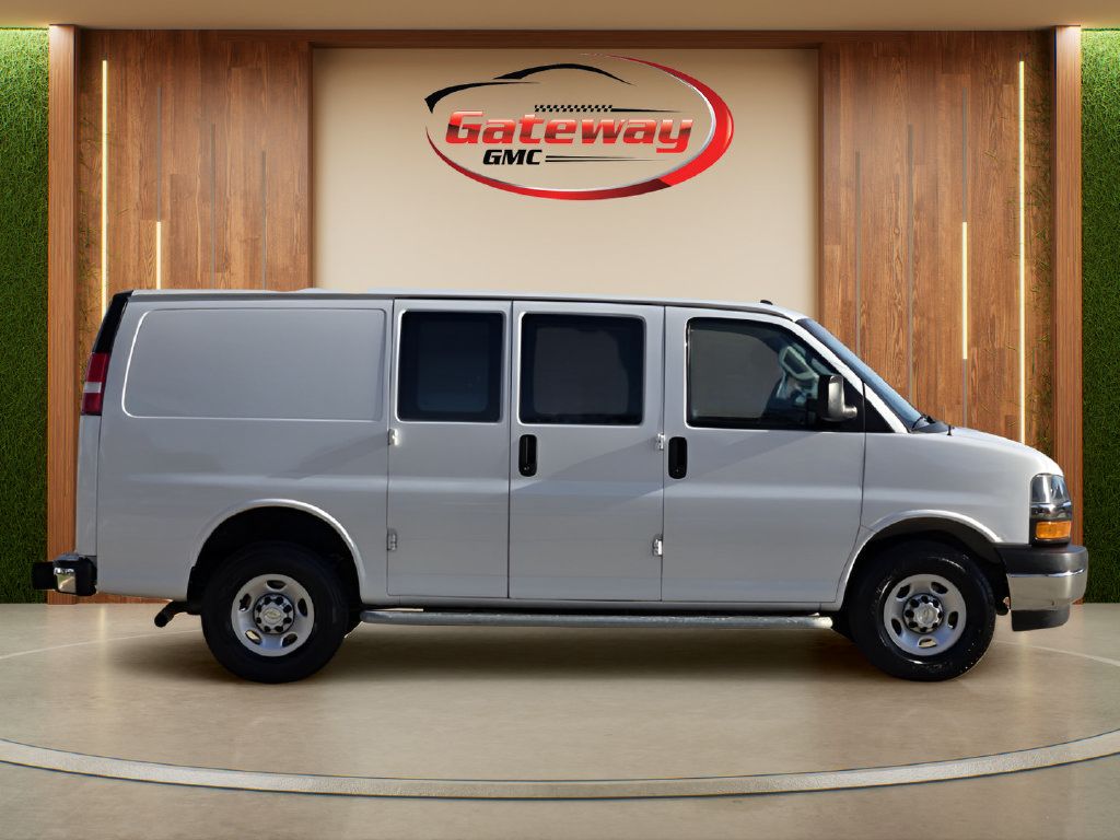 Used 2022 Chevrolet Express 2500 w/ Driver Convenience Package RWD image 4