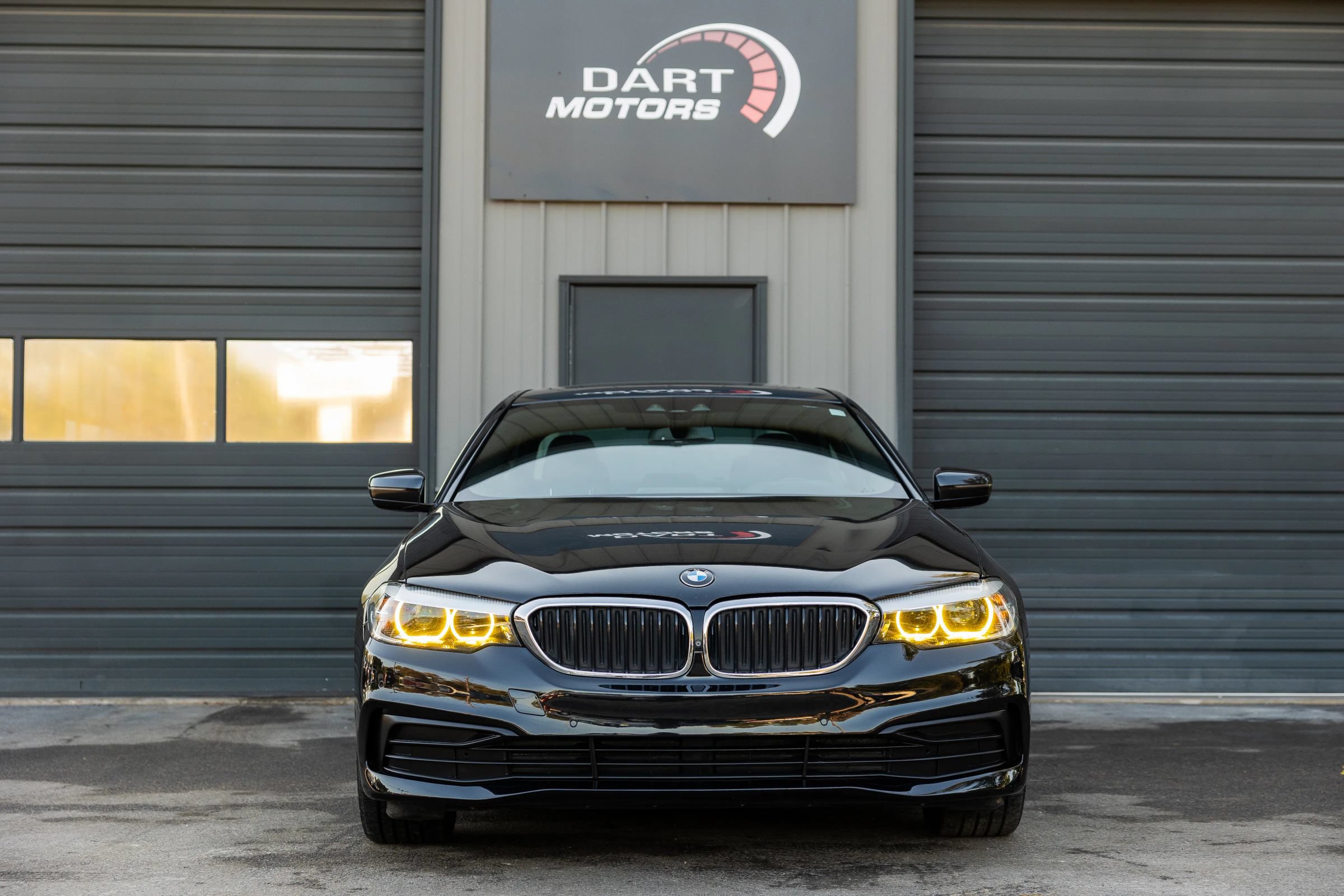 Used 2019 BMW 530i w/ Premium Package RWD image 2