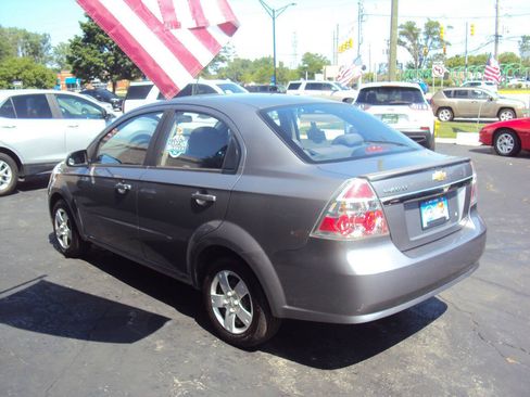 Used 2009 Chevrolet Aveo LT w/ Power and Convenience Package FWD image 4