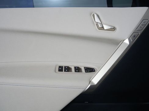 Used 2025 BMW iX xDrive50 image 8