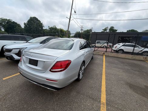 Used 2018 Mercedes-Benz E 300 4MATIC image 6