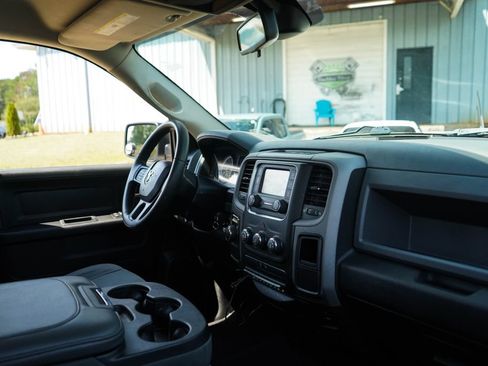 Used 2016 RAM 1500 Express RWD image 14