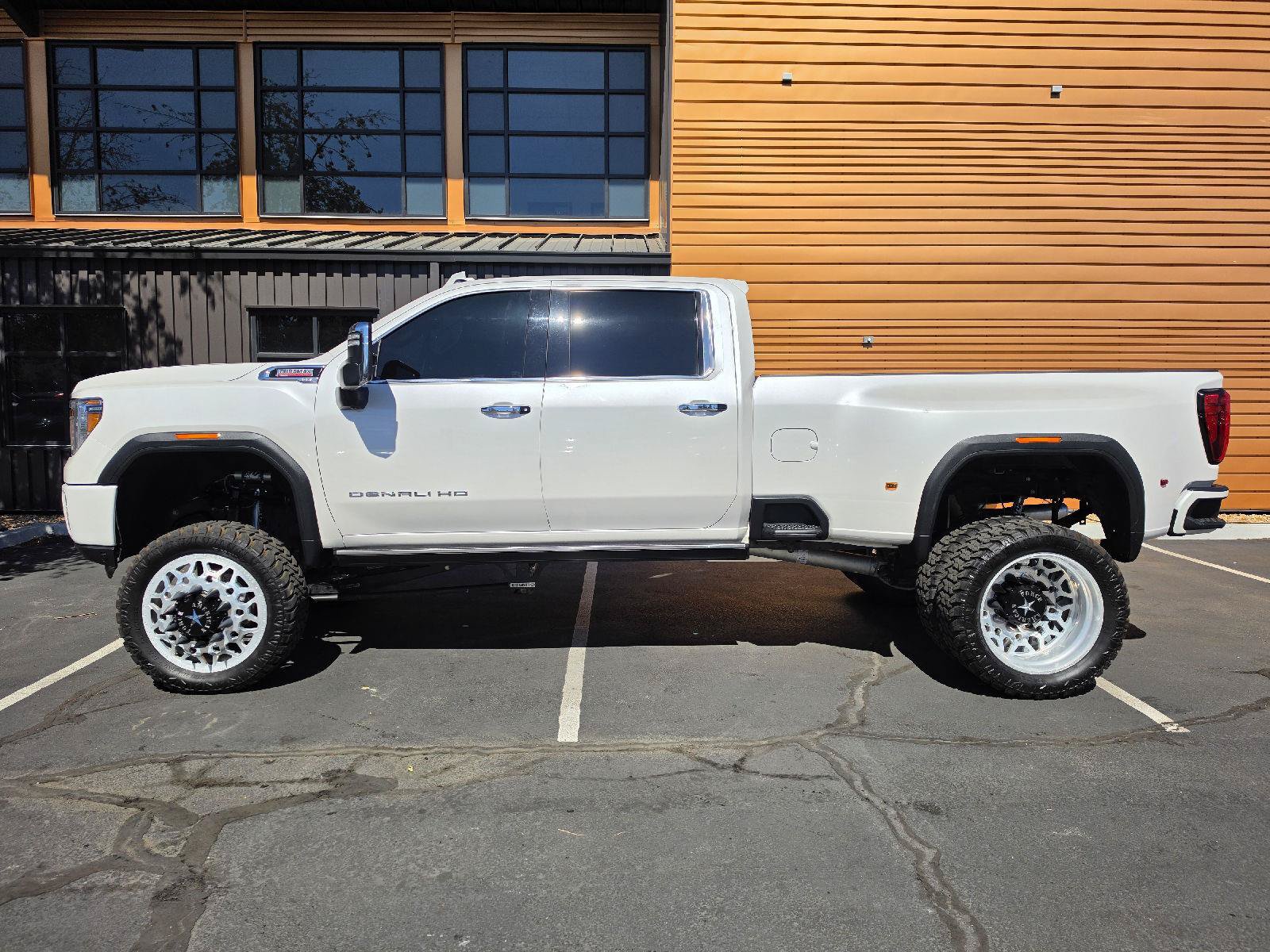 Used 2022 GMC Sierra 3500 Denali w/ Denali Ultimate Package AWD/4WD image 2