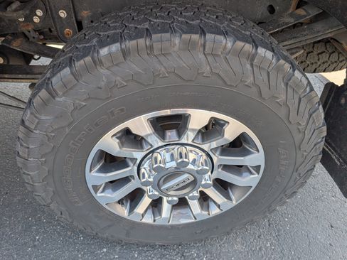 Used 2021 Ford F250 Lariat w/ Lariat Ultimate Package AWD/4WD image 11