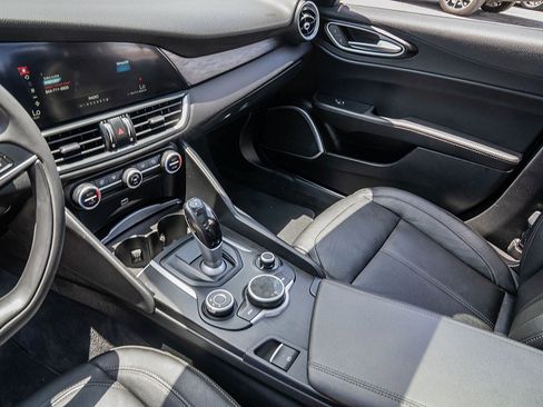 Used 2018 Alfa Romeo Giulia AWD image 15