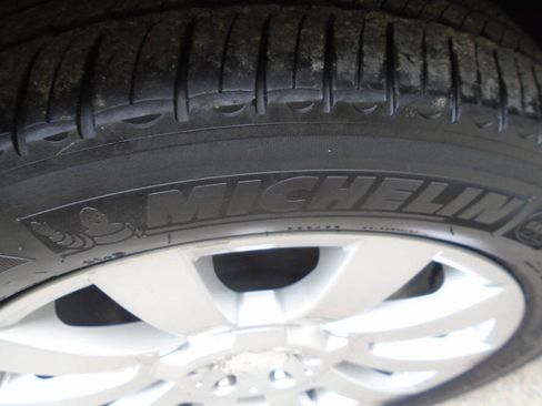 Used 2011 Mercedes-Benz GLK 350 4MATIC image 33