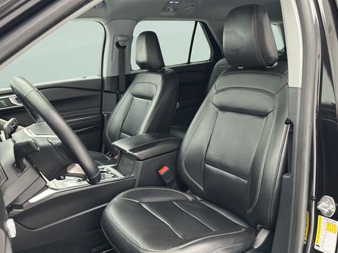 Used 2021 Ford Explorer XLT w/ Equipment Group 202A AWD/4WD image 12