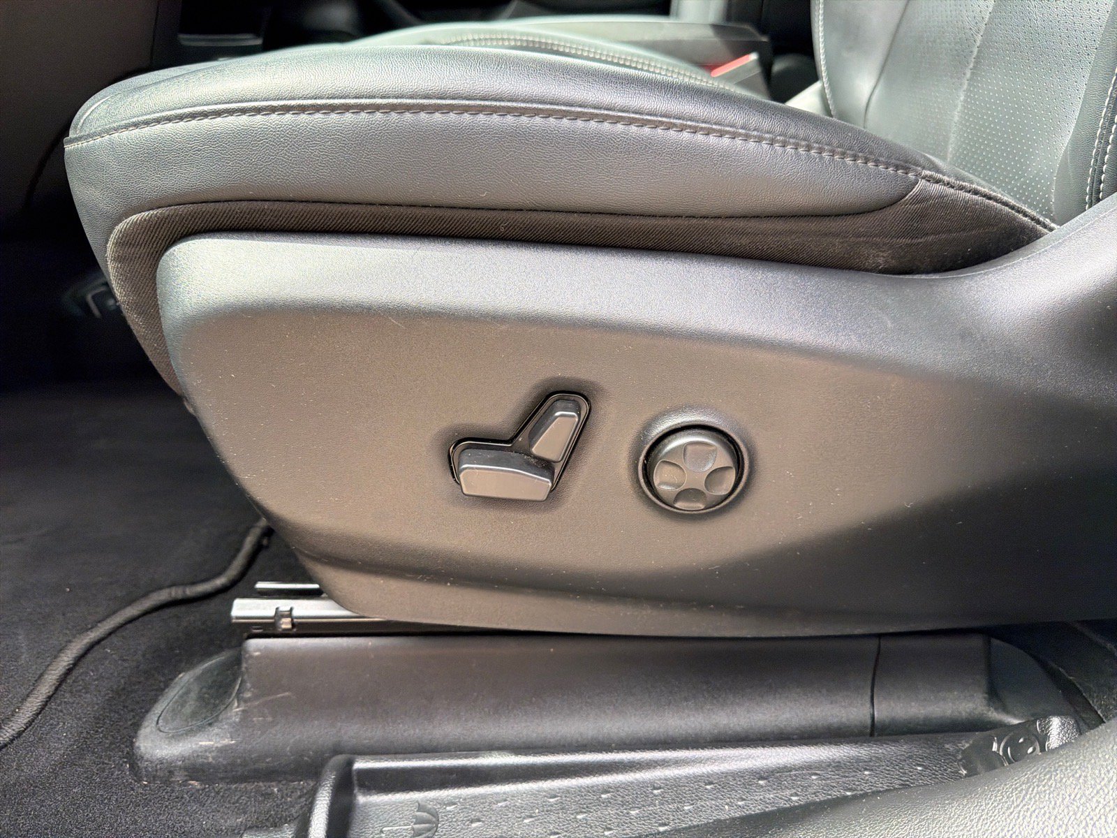 Used 2025 Chrysler Pacifica Select FWD image 11