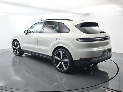 Certified 2025 Porsche Cayenne AWD/4WD image 3