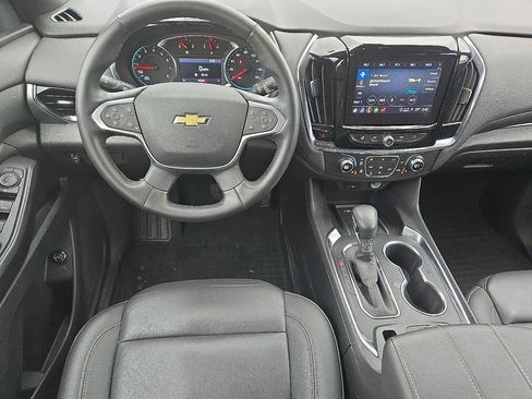 Used 2023 Chevrolet Traverse LT image 17