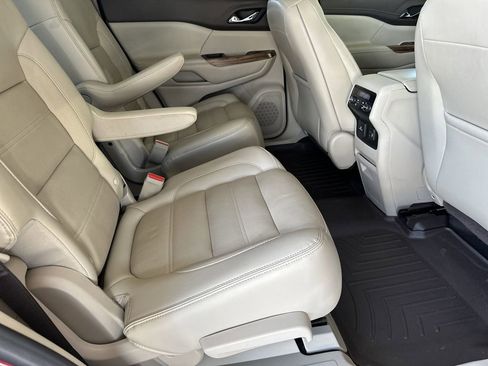 Used 2019 GMC Acadia Denali w/ Technology Package FWD image 37