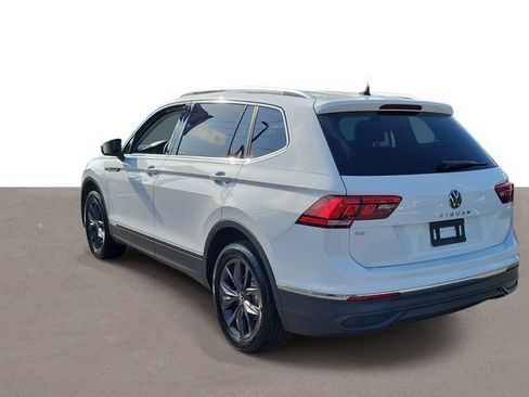 Used 2024 Volkswagen Tiguan SE FWD image 3