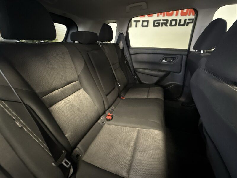Used 2024 Nissan Rogue SV FWD image 27