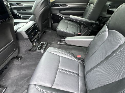 Used 2025 Jeep Wagoneer L Series III w/ Premium Group I image 26