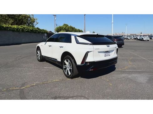 Certified 2024 Cadillac Lyriq Tech RWD image 9
