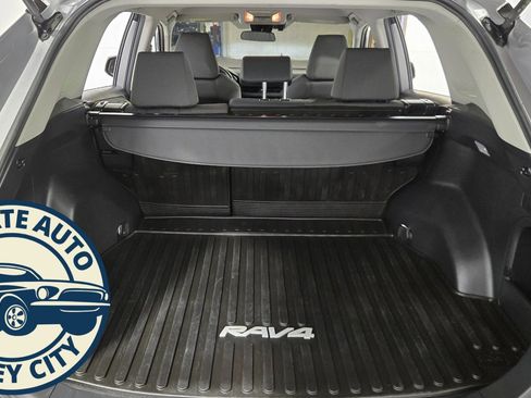 Used 2020 Toyota RAV4 XLE image 32