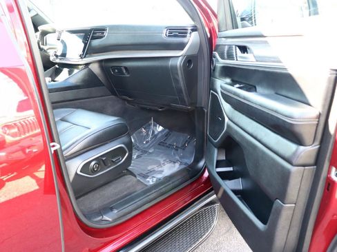 Used 2024 Jeep Wagoneer Series III AWD/4WD image 17