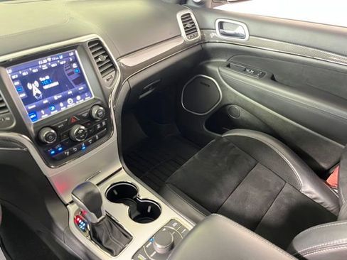 Used 2018 Jeep Grand Cherokee Trackhawk AWD/4WD image 38