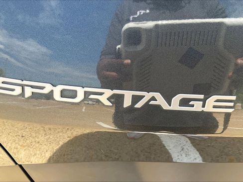 Certified 2024 Kia Sportage LX image 7