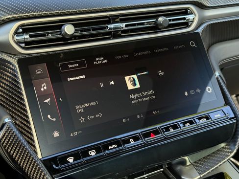 Used 2025 Aston Martin Vanquish image 25