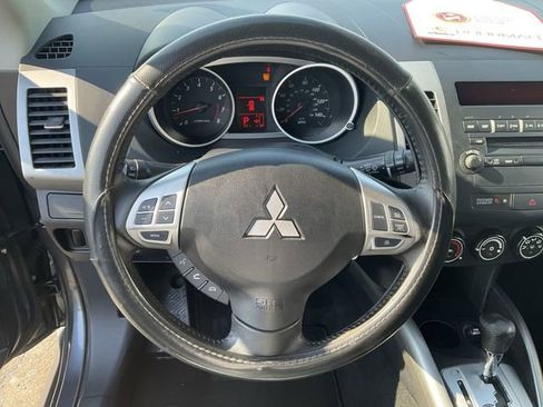 Used 2011 Mitsubishi Outlander ES image 17