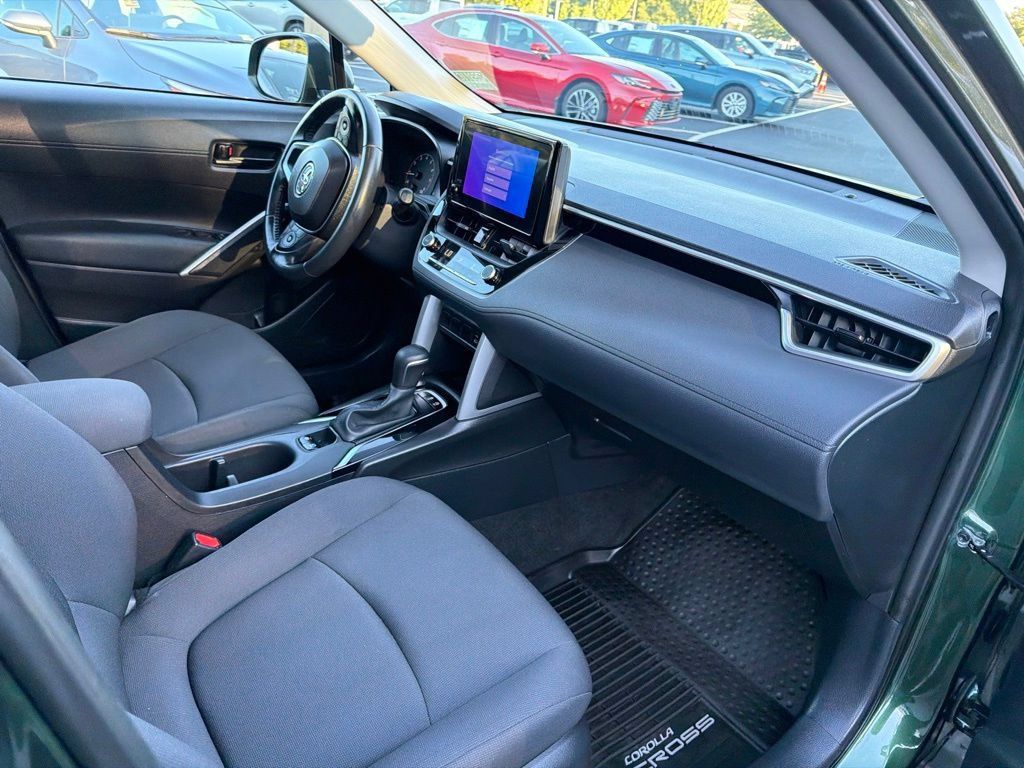 Certified 2023 Toyota Corolla Cross LE w/ Moonroof Package AWD/4WD image 10