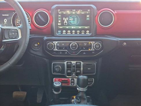 Used 2023 Jeep Wrangler Unlimited Rubicon w/ Cold Weather Group AWD/4WD image 15