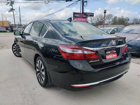 Used 2017 Honda Accord Hybrid Sedan image 2