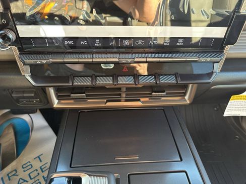 New 2025 GMC Hummer EV 2X image 32