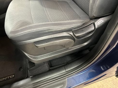Used 2018 Kia Sorento AWD image 12