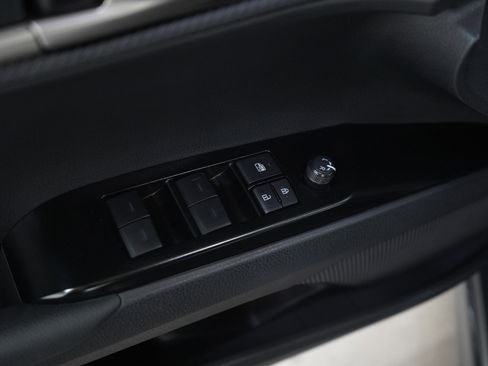 Used 2025 Toyota Camry SE image 17