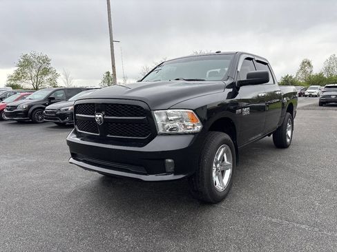 Used 2018 RAM 1500 Express w/ Express Value Package AWD/4WD image 3