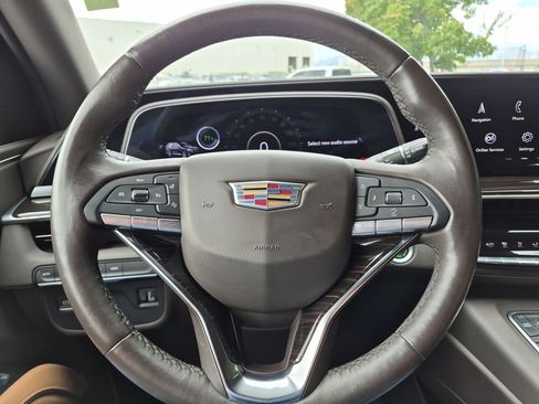 Used 2022 Cadillac Escalade ESV Premium Luxury AWD/4WD image 15
