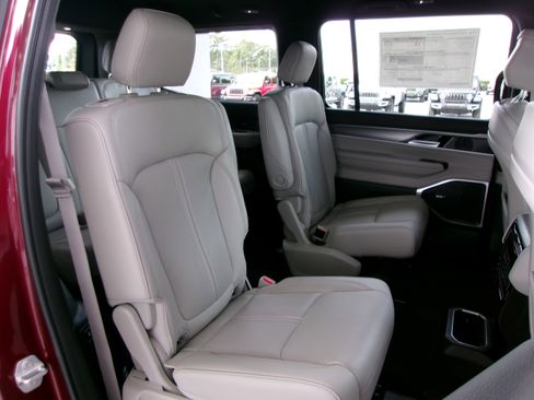 New 2026 Jeep Grand Wagoneer Limited AWD/4WD image 20