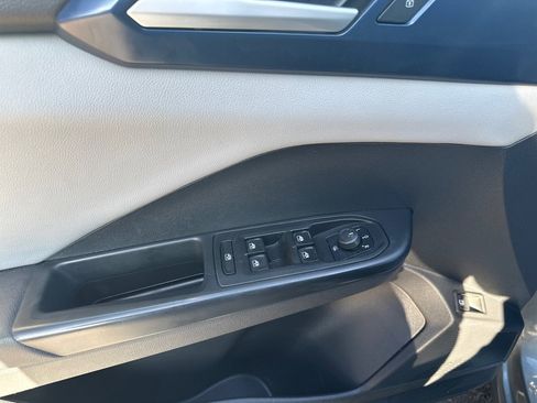 Used 2022 Volkswagen Taos SE image 17