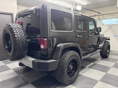 Used 2013 Jeep Wrangler Unlimited Sahara w/ Dual Top Group AWD/4WD image 8
