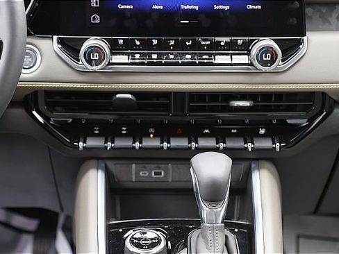 New 2024 Chevrolet Colorado ZR2 w/ ZR2 Bison Edition image 13