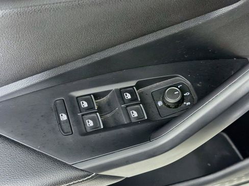 Used 2022 Volkswagen Jetta SE FWD image 16