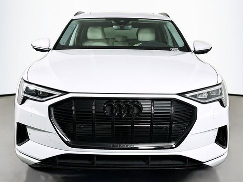 Used 2023 Audi e-tron Premium w/ Convenience Plus Package image 2
