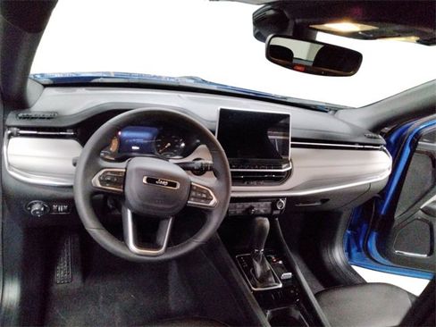 Used 2024 Jeep Compass Limited image 30