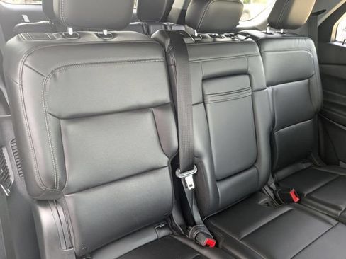 Used 2023 Ford Explorer XLT w/ Equipment Group 202A AWD/4WD image 32
