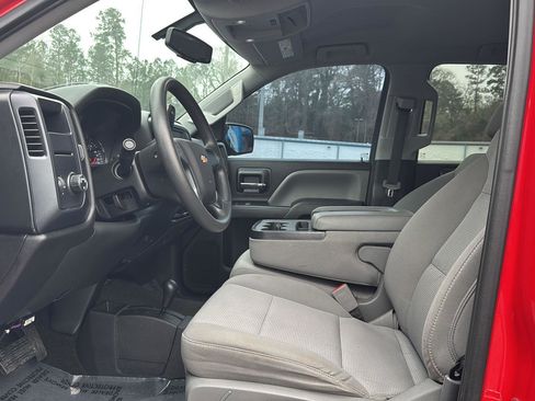 Used 2018 Chevrolet Silverado 1500 Custom w/ Custom Value Package image 8