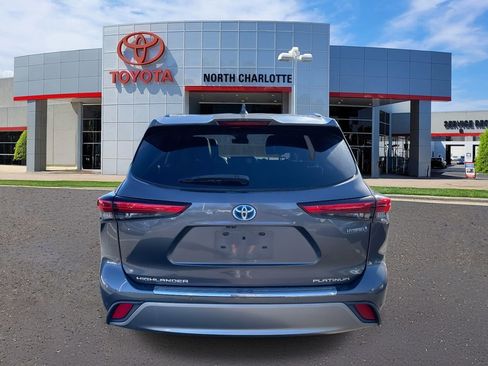 Used 2021 Toyota Highlander Platinum image 9