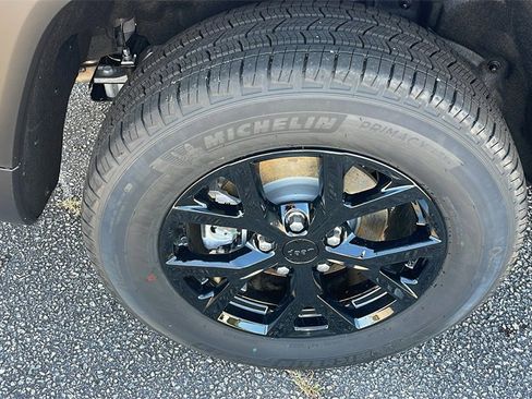 New 2025 Jeep Grand Cherokee Altitude image 10