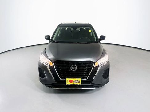 Certified 2025 Nissan Kicks Play S image 4